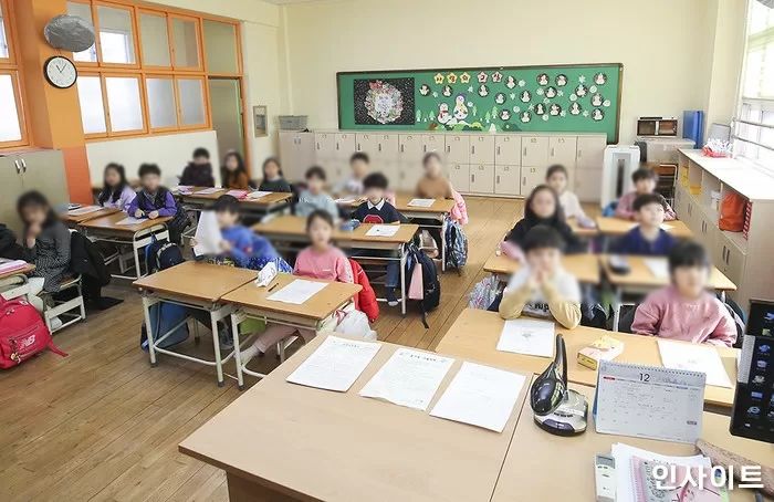 초등학교 1학년에 ‘속옷 빨래 인증샷’ 숙제로 내준 교사, 국민참여재판서 집행유예