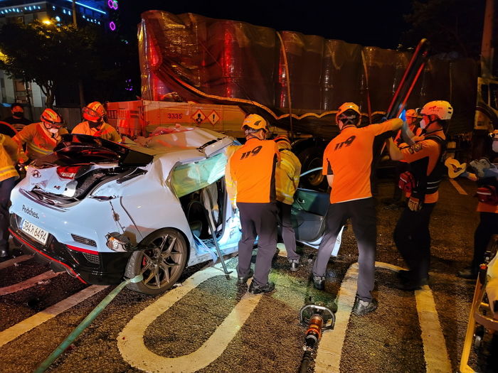 트럭 ‘불법 유턴’ 때문에 사고 났는데 10대란 이유로 ‘악플세례’ 받은 전주 승용차 운전자