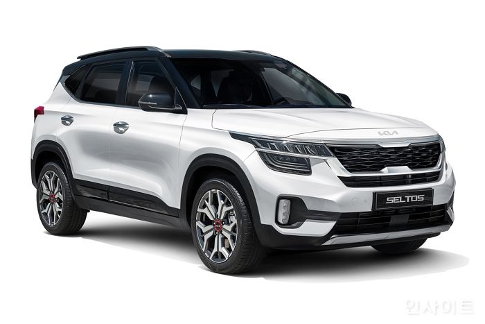 기아 새 앰블럼 바꿔 달고 1000만원대로 출시된 ‘가성비 甲’ 2022 셀토스