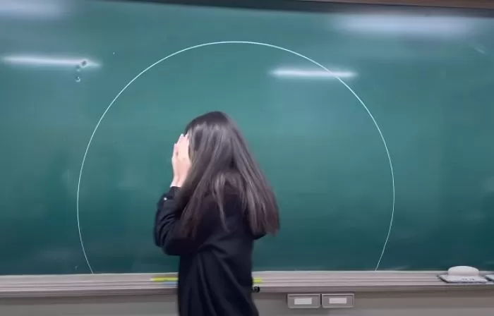 ‘여고생 원 그리기’ 본 공대생 오빠가 만들어 조회 수 300만 찍은 ‘매운맛 버전’ 영상