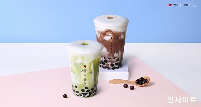 요거프레소, 부드러운 벨벳과 쫀득한 버블의 궁합은? NEW “밀크폼 그린티 버블라떼”