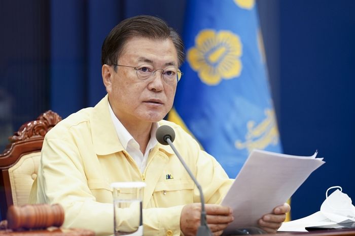 청해부대 집단감염 8일 만에 SNS로 ‘세심히 살피지 못했다’ 사과한 문 대통령