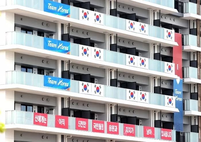 한국 대표팀 현수막 철거시킨 일본에 “우익 깡패들 불망나니 짓”이라 맹비난한 북한