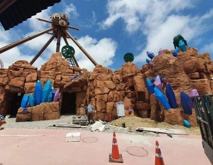 오는 9월 개장 예정인 ‘부산 롯데월드’의 내부 모습이 공개됐다