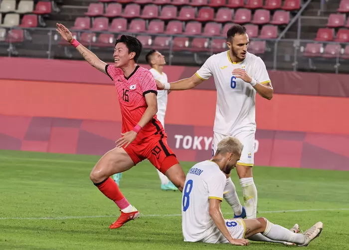 “원톱 황의조 첫골”···PK 득점으로 1대0 리드하는 대한민국