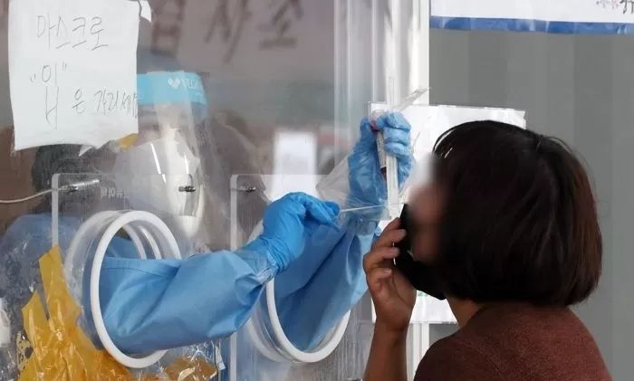 폭염에 에어컨 바람 타고 ‘델타 변이’ 확산…220명 집단감염 나왔다