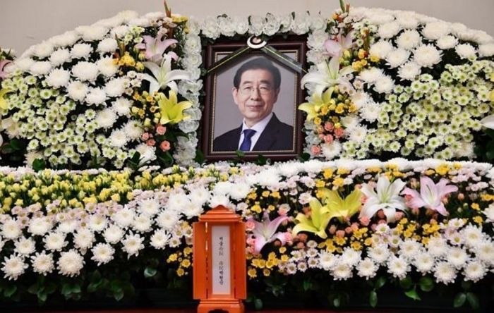 ‘박원순 휴대폰’ 공개하라는 여성단체 요구에 유족 측이 밝힌 입장