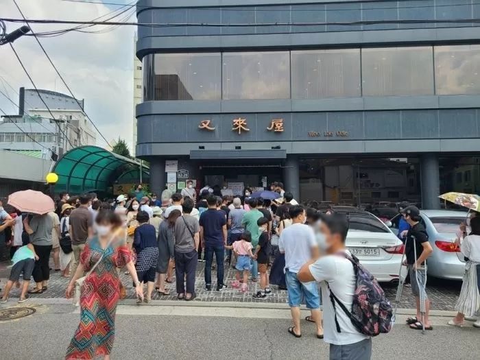 1만4천원짜리 평양냉면 먹으려고 줄 서있는 ‘냉면 맛집’ 우래옥 실시간 상황