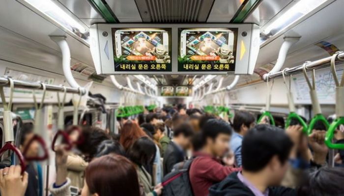 출근길 지하철서 자기 밀친 여성 쫓아가 ‘무차별 폭행’ 한 50대 남성