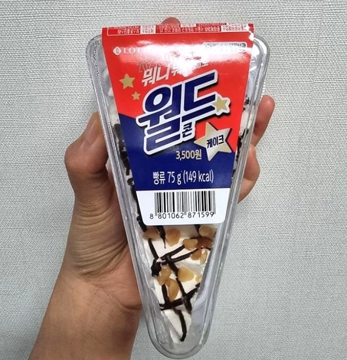 초코빵에 ‘초코크림’ 잔뜩 얹어 달달함 폭발하는 편의점 신상 ‘월드콘 케이크’