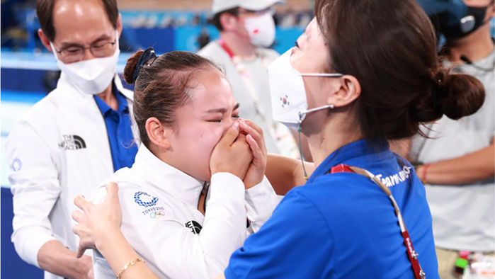 동메달 따고 씩씩하게 웃던 19살 여서정이 ‘아빠’ 얘기 나오자 오열하며 보낸 영상편지