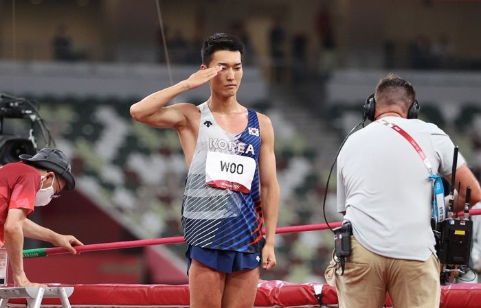 한국 신기록 세우고 올림픽 세계 4위한 ‘높이뛰기 우상혁’ 군대로 돌아간다