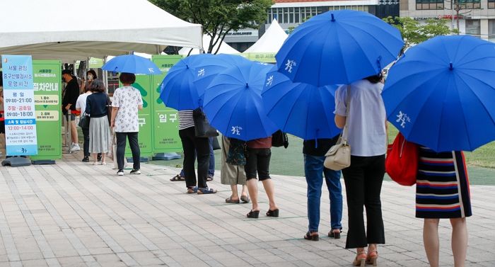어제(3일) 국내 코로나 확진자 1천 725명 발생