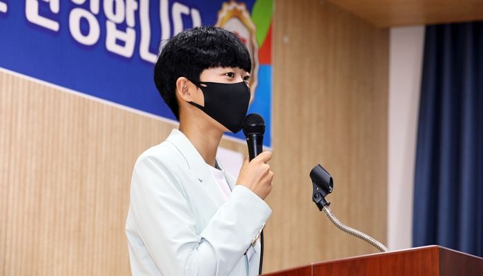 안산 모교 방문에 ‘페미대장부’ 비방글 올렸던 ‘자칭 교사’의 정체