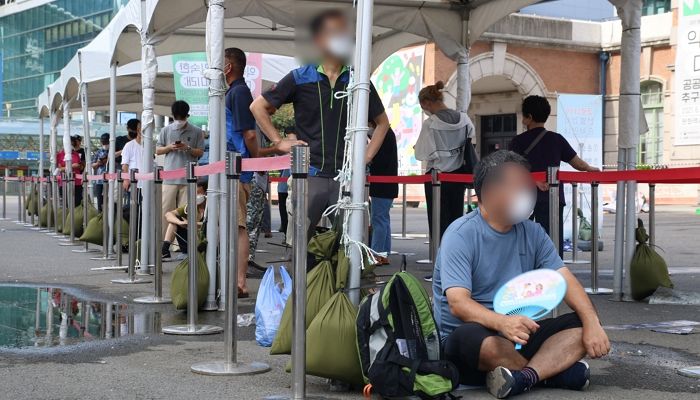 어제(6일) 코로나 확진자 1천 823명 발생…벌써 ‘32일째’ 네 자릿수