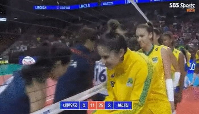 김연경 절친이라더니 한국 예의 제대로 배워 혼자만 고개 숙여 인사한 브라질 나띠 선수 (영상)