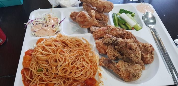 민간업체에 급식 위탁한 어느 육군부대의 믿기 힘든 식단 수준 (사진 8장)