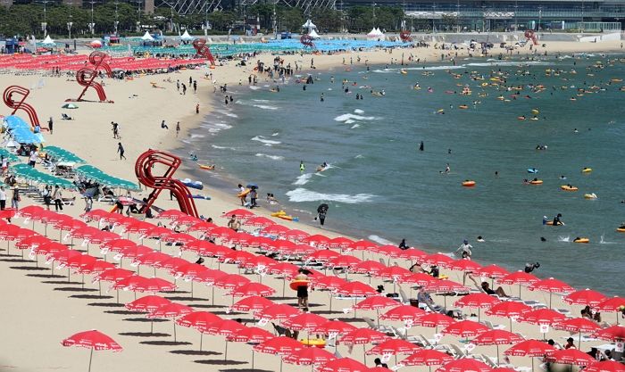 부산시 거리두기 4단계 격상...해운대 비롯한 모든 해수욕장 폐장