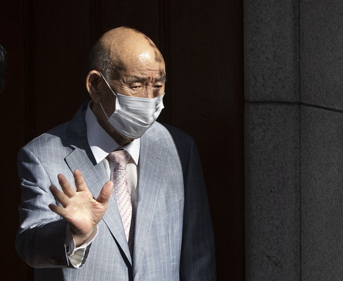 불과 한 달만에 몰라보게 달라진 모습으로 등장한 전두환 근황