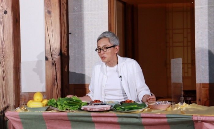 갑자기 백발 할아버지 같은 모습으로 나타나 삼겹살 먹방 찍은 ‘고독한 미식가’ 고로상