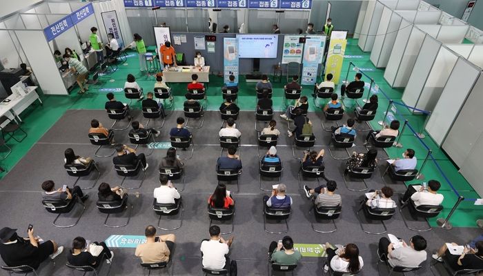 어제(11일) 코로나 확진자 1,987명 발생…꺾이지 않는 확산세