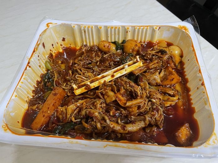 배달시킨 마라샹궈에서 나온 7cm짜리 ‘플라스틱 조각’···마라탕집 주인 ‘연락 두절’