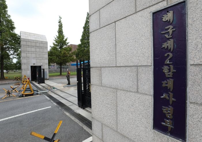 “극단적 선택한 해군 여중사 70일 넘도록 가해자와 한공간에 있었다”