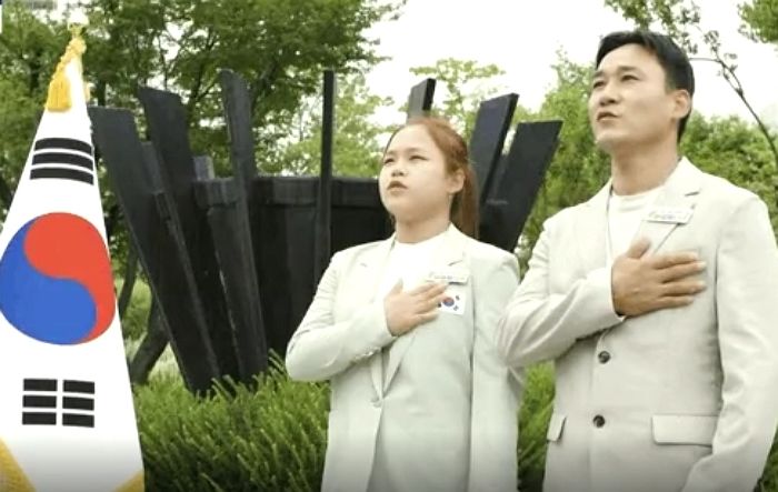 광복절 기념식서 ‘국기에 대한 경례’ 함께 낭독한 여홍철·여서정 부녀