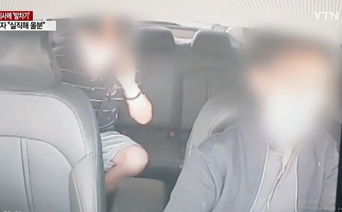 운전 중 승객한테 날아차기로 머리 맞고 ‘트라우마’ 시달리는 택시기사 할아버지 (블랙박스 영상)