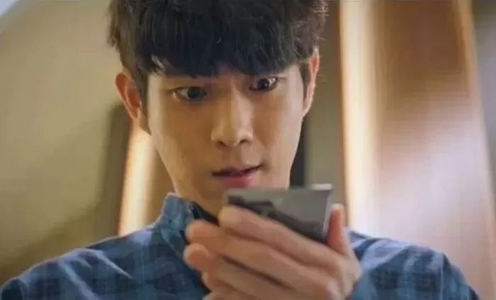 “넹 ♥♥”...학원 강사 남친에게 ‘여고생’ 제자가 보낸 하트 이모티콘 보고 분노한 여성