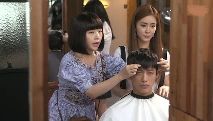 미용실에서 ‘귀 파달라’고 주문했는데 ‘성매매’ 하는 남자 취급한 여자친구