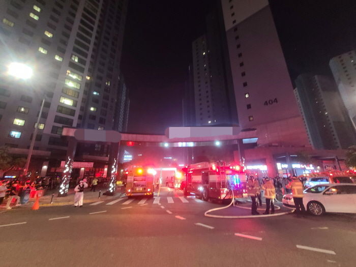 불에 탄 차량 666대 중 벤츠만 100대··· ‘천안 주차장 폭발 사고’ 손해액 100억 추정