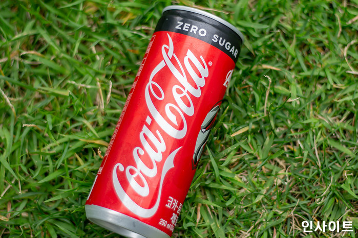 코카콜라, 8개월 만에 가격 7.9% 또 다시 인상