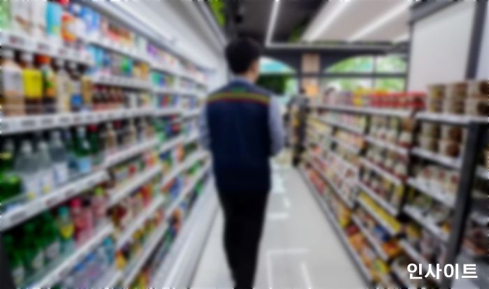 내년 최저시급 9160원...알바생 10명 중 6명 “키오스크에 알바 자리 빼앗길까 봐 불안”