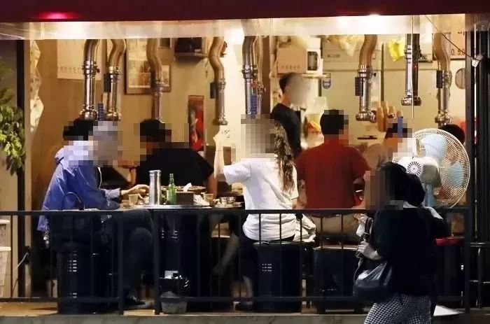 정부 “백신 접종자라도 부모님 집에서 4인 식사하면 과태료 내야 한다”