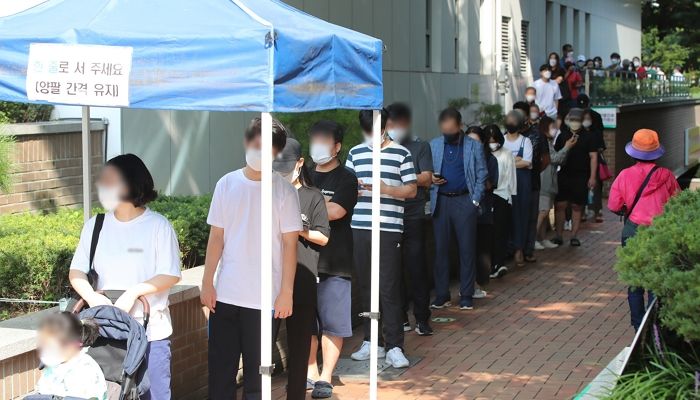 어제(20일) 국내 코로나19 확진자 1천 880명 발생...46일째 네 자릿수