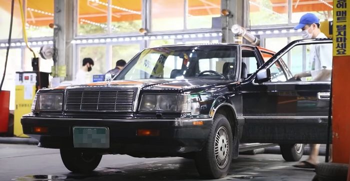 31년 된 할아버지 현대차 ‘각 그랜저’를 ‘새차’로 탈바꿈 시켜봤다 (영상)