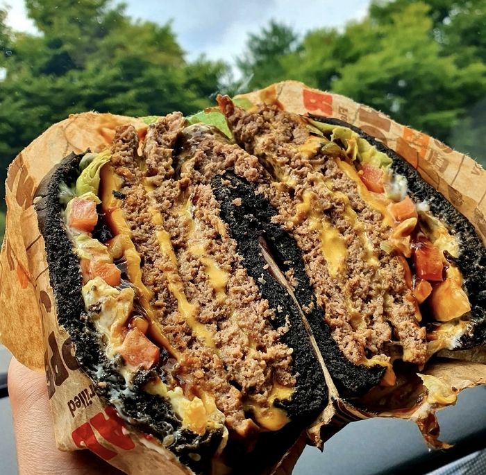 패티 ‘3장’ 들어간 10,900원짜리 버거킹 칼로리 폭탄 신상 버거 ‘기네스 스태커’