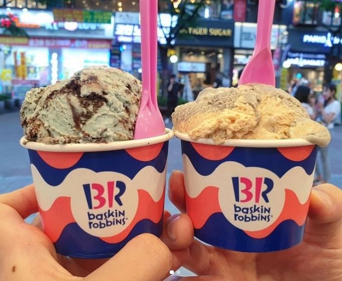 고소한 찰떡+콩고물에 흑임자볼 콕 박혀 ‘할매 입맛’ 저격하는 배라 신상 ‘찰떡콩떡’