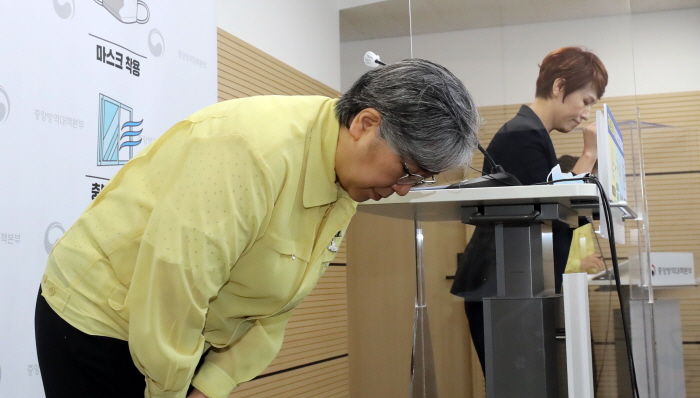 “조금 늦은 상황”...백신 접종률 OECD 38개국 중 36위 지적 결국 인정한 정은경