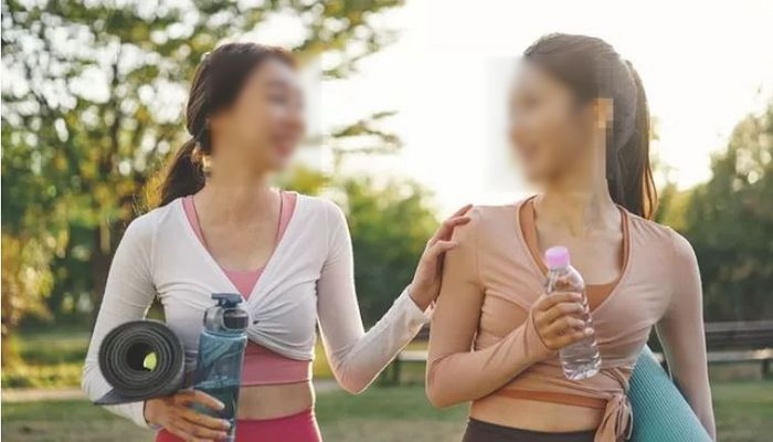 “보기 불편해 vs 상관없어”...공공장소서 반바지 레깅스 입는 여성들에 나온 엇갈린 의견