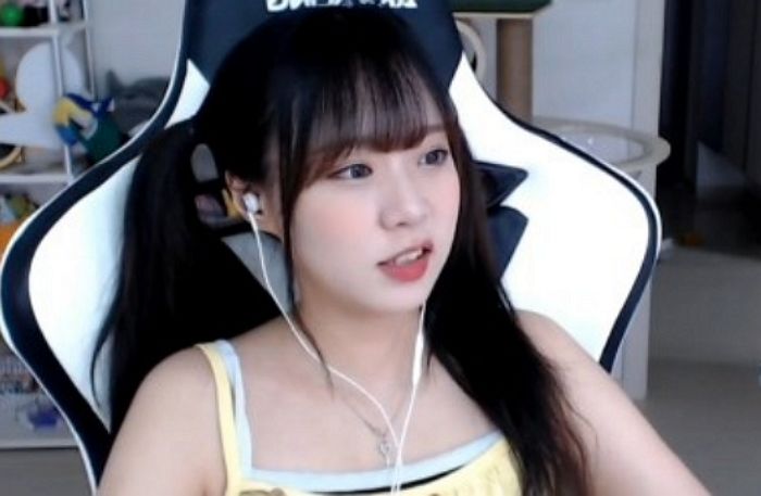 한 남초 커뮤니티 ‘역겹다’며 “내 글 안 올라왔으면 좋겠다”고 저격한 BJ 토마토