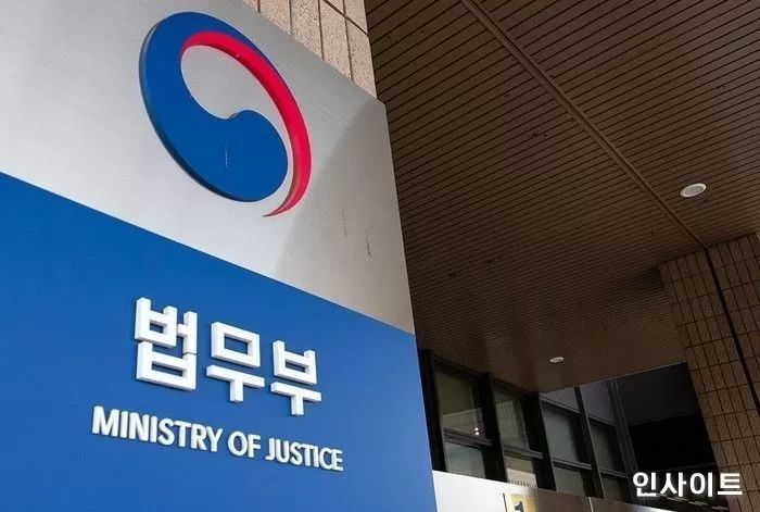 소년범들 인권 생각해 ‘수갑’ 가급적 안 채우겠다는 법무부