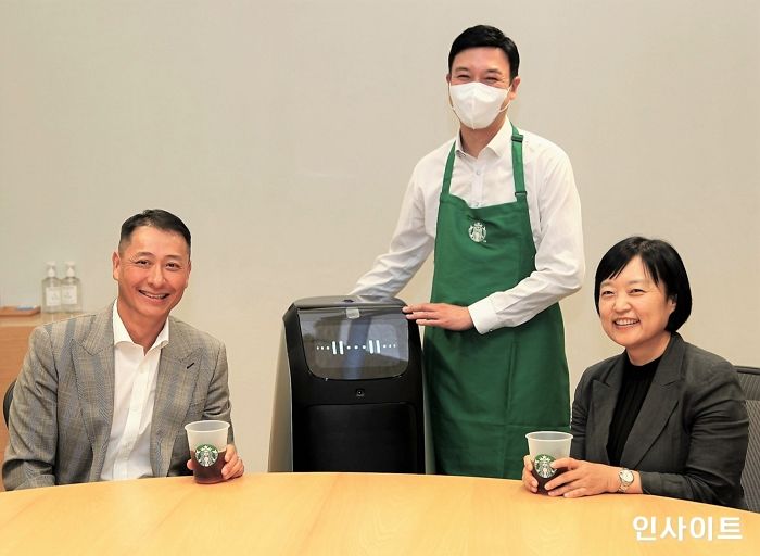 “초록과 초록이 만나면 어떤 색깔이 나올까?”...네이버+스타벅스, 두 초록 브랜드의 협력