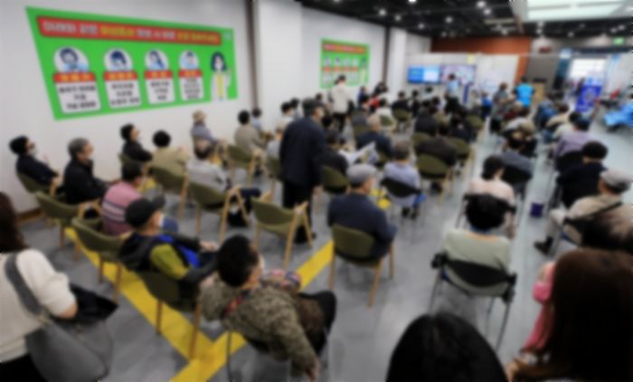 “백신이 얼마나 없었으면...” 잔여백신 시스템 오류나자 드러난 한국 백신 현실