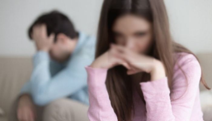 ‘남사친’ 2명 데리고 남친 집서 술 마시다 취해 속옷까지 벗고 잔 여자친구