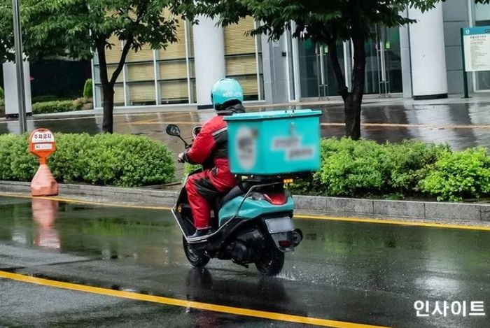 배달 중에 치킨집 화장실 잠깐 썼다가 사장에게 ‘폭언·폭행’ 당한 배달 라이더