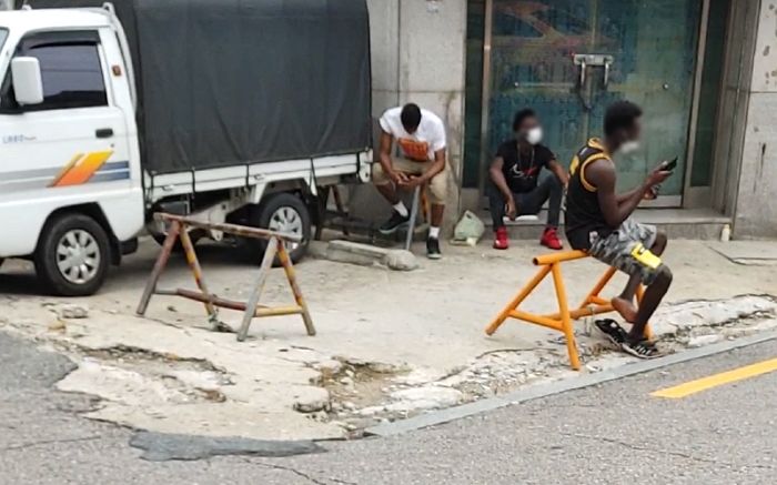 “길가에 쓰레기 마구 버려”...알고 보면 무법천지라는 이태원 현실