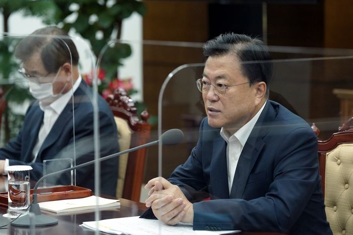 문대통령 지지율 41.3%...20대서 긍정평가 늘었다