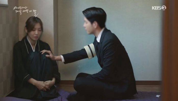 아이 잃고 장례식 치르며 너무 슬퍼 ‘상주’ 자리 비운 부모한테 ‘예의 없다’ 뒷담화한 남자친구